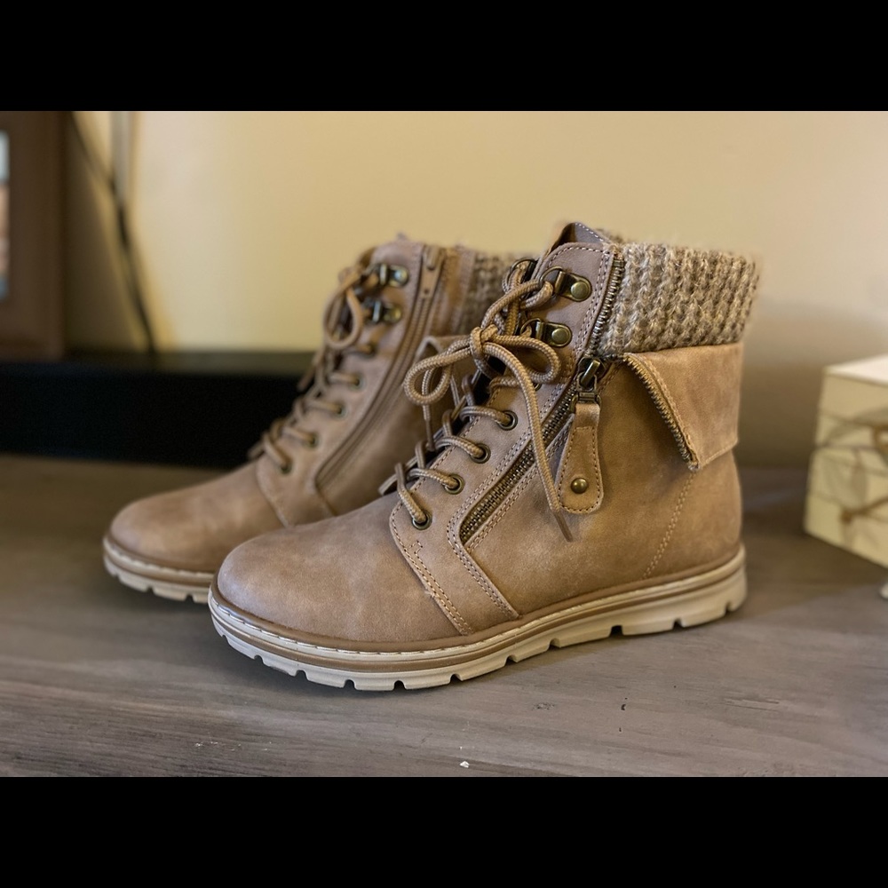 Women’s boots - Picture 1 of 1